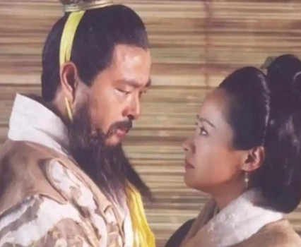 207年，35岁的蔡文姬嫁给了22岁的董祀，新婚之夜，董祀看着年老色衰的蔡文姬，