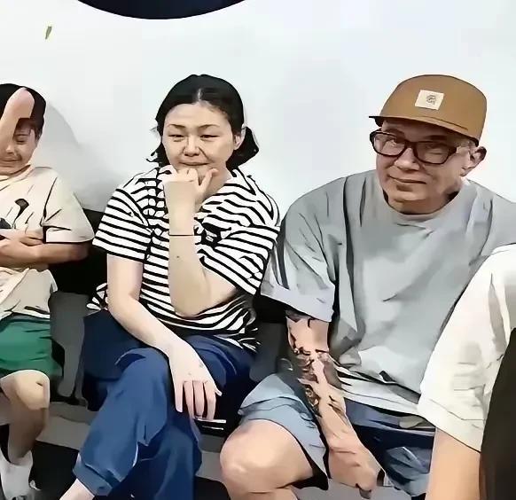 这是大s生前的一张照片，与韩国光头三年的生活，竟然让大s蜕变成这样，真是让人不胜