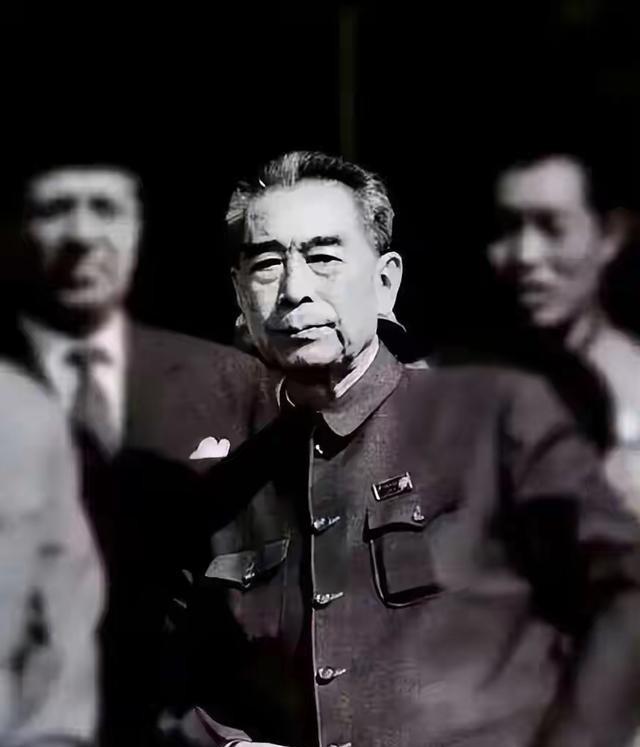 周恩来总理的三大遗憾：第一憾：没能保护好贺龙。战争年代，贺龙是周恩来的得力助手，