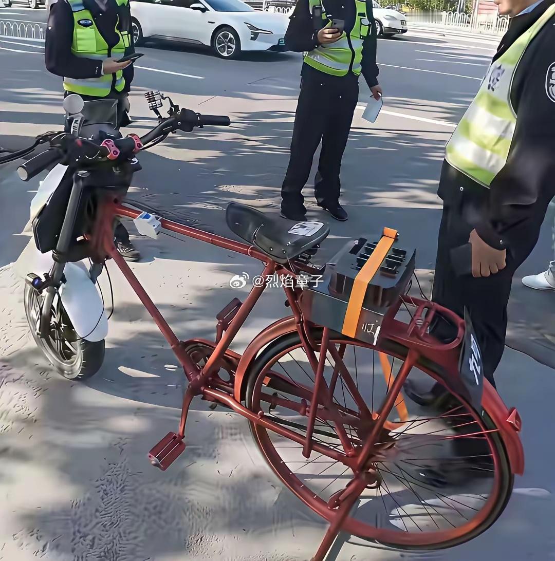 这车改装成这样，把交警都气笑了，果然高手在民间！