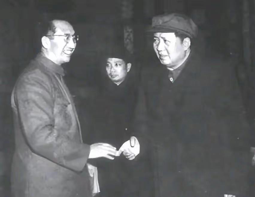 当年，党中央做出研制“两弹一星”的决定，大家都一致的拥护和支持吗？很多人以为，这