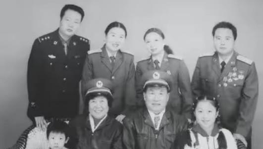 1964年，女飞行员回家之后，连续两次都无法正常生育，上级领导对此非常重视，并向