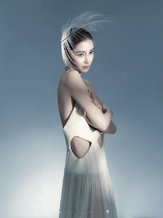 你怎么看杨颖？杨颖她的美貌是造物主的偏爱，是红毯上永不熄灭的光。