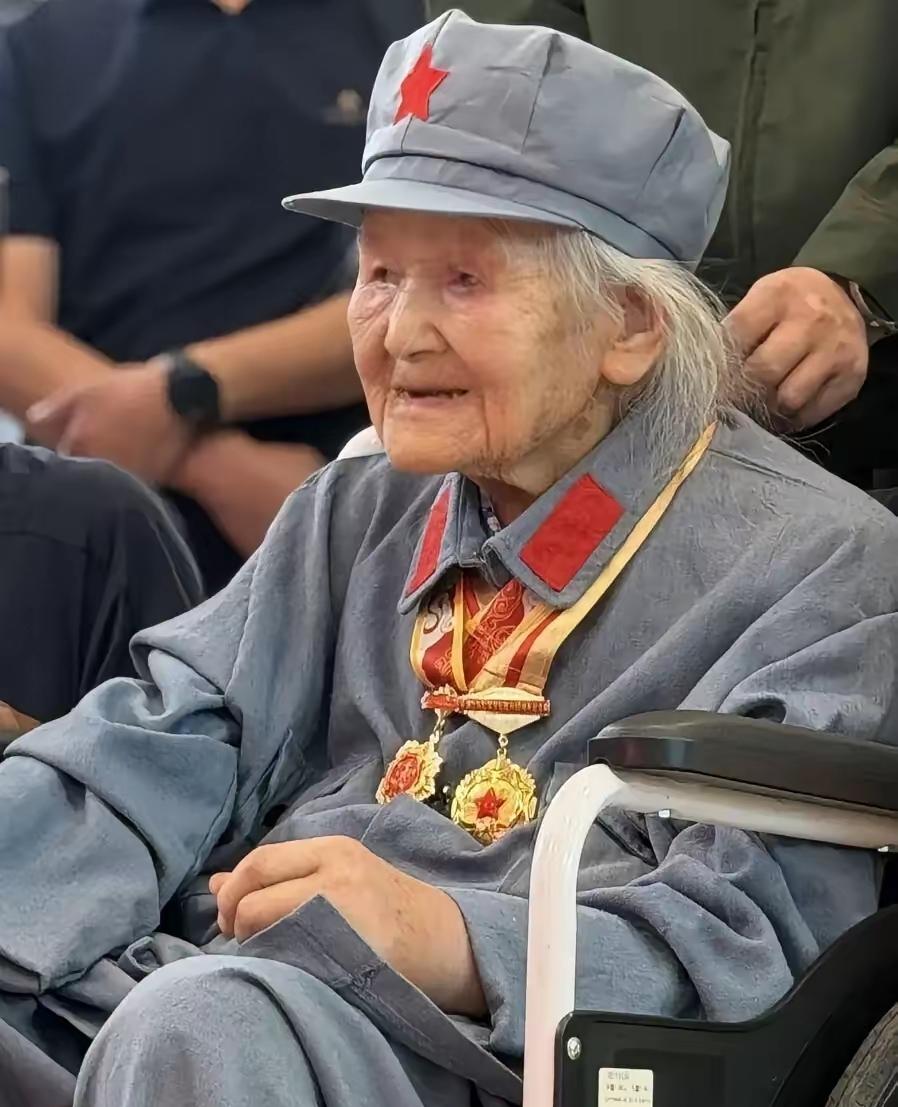105岁唯一在世女红军，百岁仍清晰回忆长征岁月105岁的长征女红军如今还健