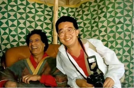 1992年，各国记者都挤在的黎波里，想采访卡扎菲，但谁都见不着。唐师曾求中国驻利