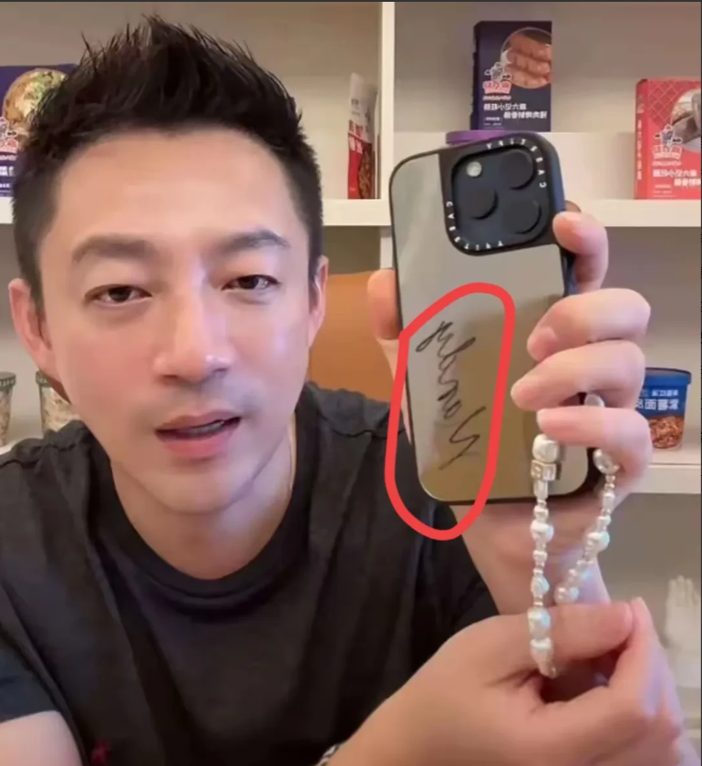 汪小菲直播透露周末一家人出去吃火锅了，还给小玥儿买手机壳了。网友听后马上说想要看