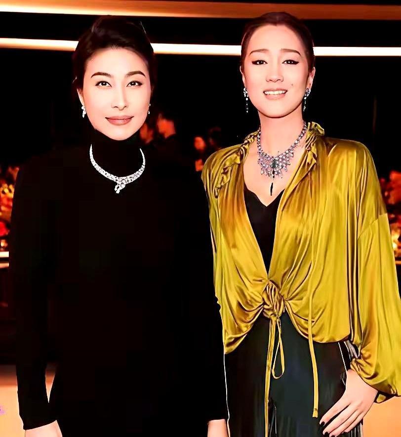 把巩俐和郭晶晶放一起比，真的没必要。巩皇就是巩皇，这气场真不是盖的。人家在国