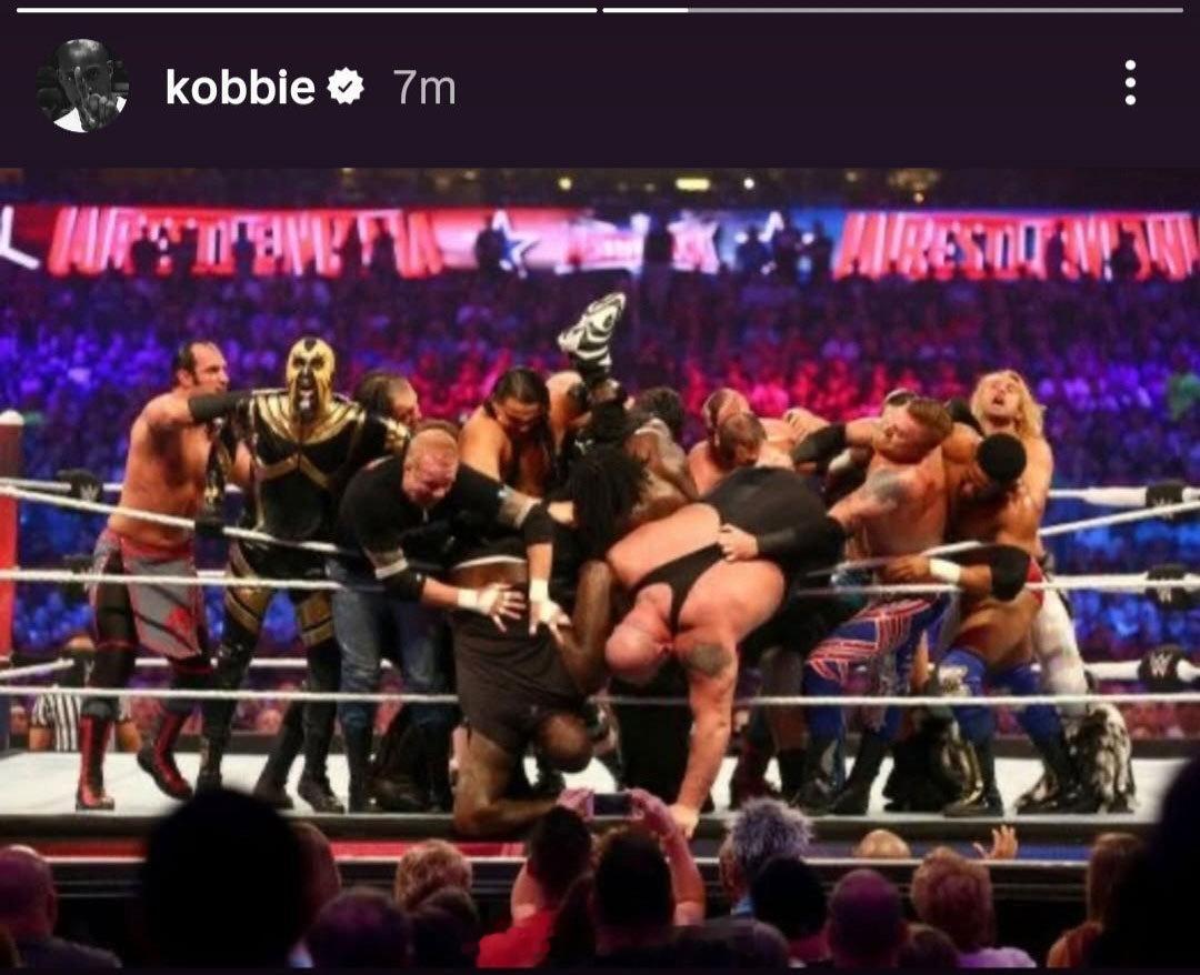 【英超上演WWE大战】埃弗顿0比1曼联，比赛结束后，曼联中场科比梅努，在个人社交