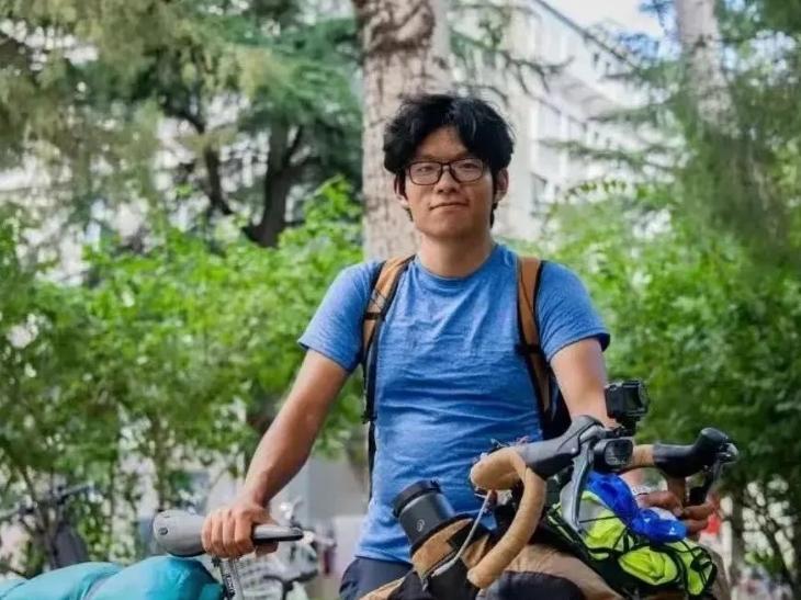 “真虎啊！”19岁昆明小伙考上了北京的大学，但不坐飞机，不乘高铁，不靠自驾，只靠