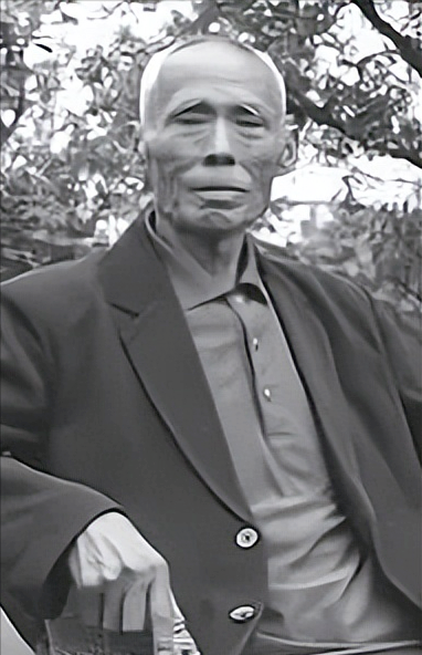 1949年，敌人让杨钦典，把白公馆剩下的19名地下党员全部杀了，这时，一个地下党