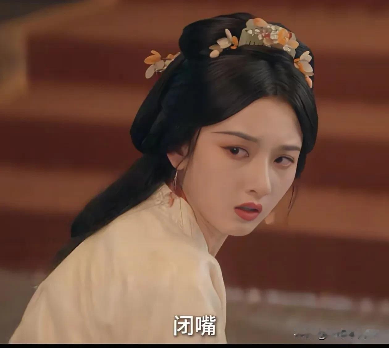 《折腰》小乔被当众诬陷，魏邵及时赶来霸气护妻。即使男女生之间隔着世仇，彼此不信