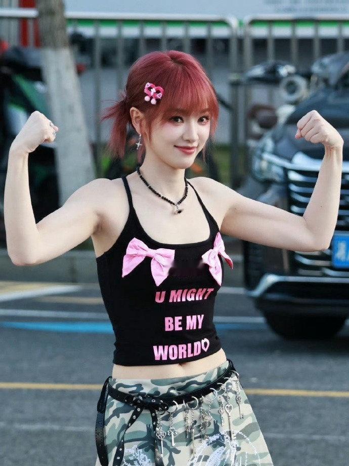 黄灿灿黄灿灿像小学生装大人黄灿灿满30减20灿灿这身打扮简直是童颜永驻