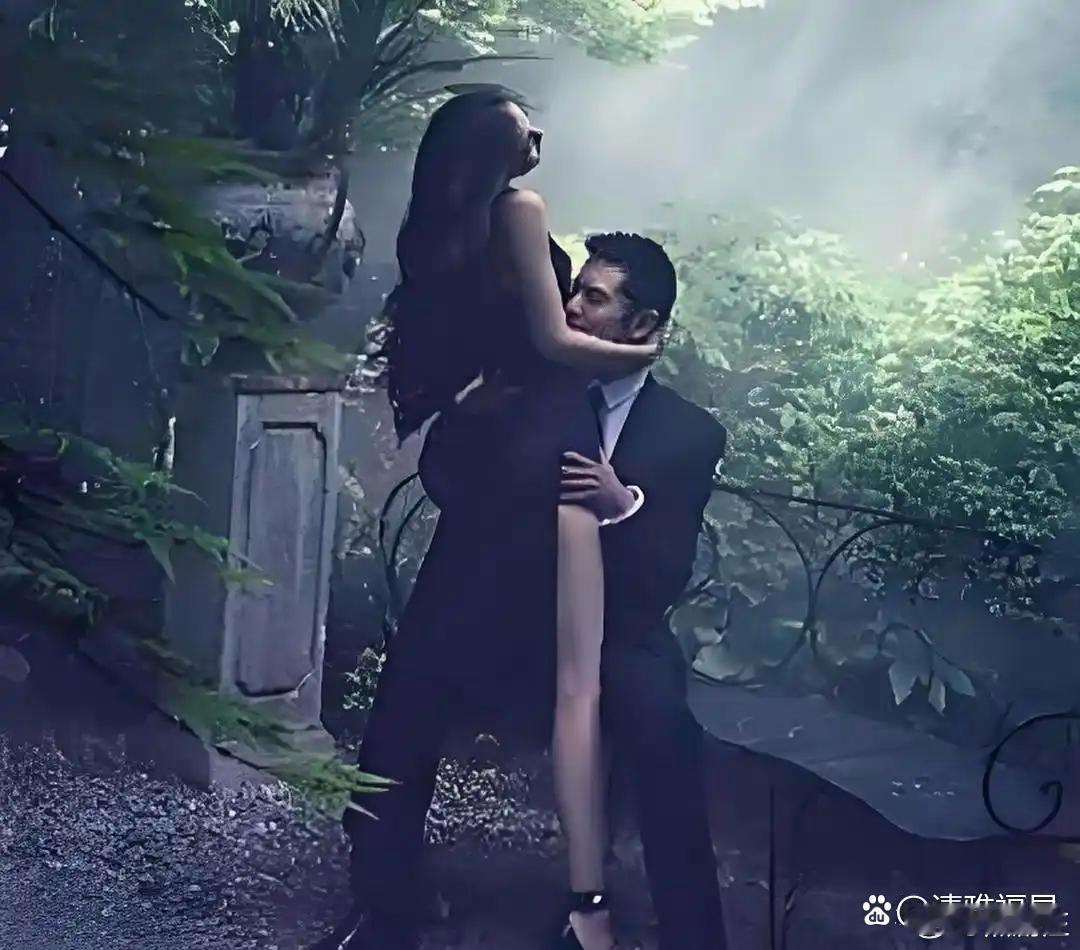 黄晓明跟杨颖结婚照，那时可真够大胆的