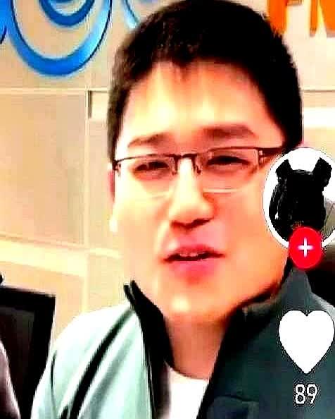 近日天津著名相声大师马志明之子马六甲参加一档节目，有观众问马六甲：“你是马氏相声