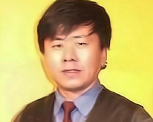 海湾危机前夕的1990年夏，中国驻科威特大使馆商务随员孙渤奉命外出公干。他来到街