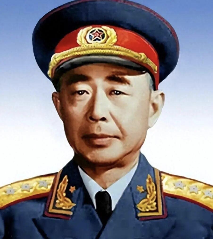 1955年全军大授衔时授上将55人、中将175人。当时有两位中将和三