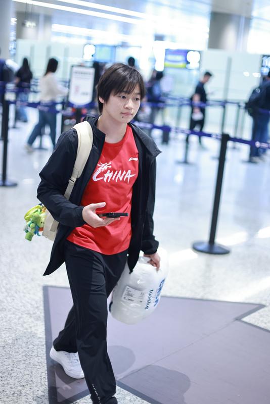 你们发现没有，全红婵背后肯定有高人指点，不然她小小年纪，咋能做出这般令人惊叹之举