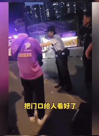 教育保安的帽子叔叔火了，“都是苦命人，何必互相为难呢？”。起因是外卖小哥送餐时
