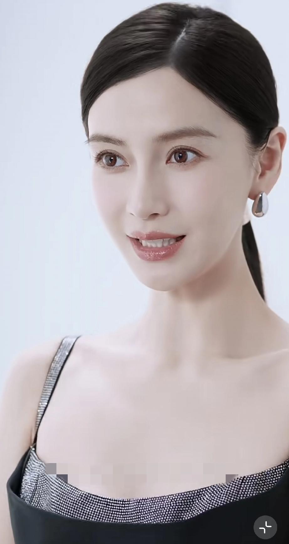 Angelababy春节新代言曝光，像变老的混血儿！2月27日，Angel