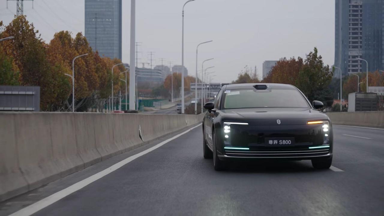 从五界直播到高速路测，鸿蒙智行兑现L3承诺的速度超预期余总在五界年度直播中曾提