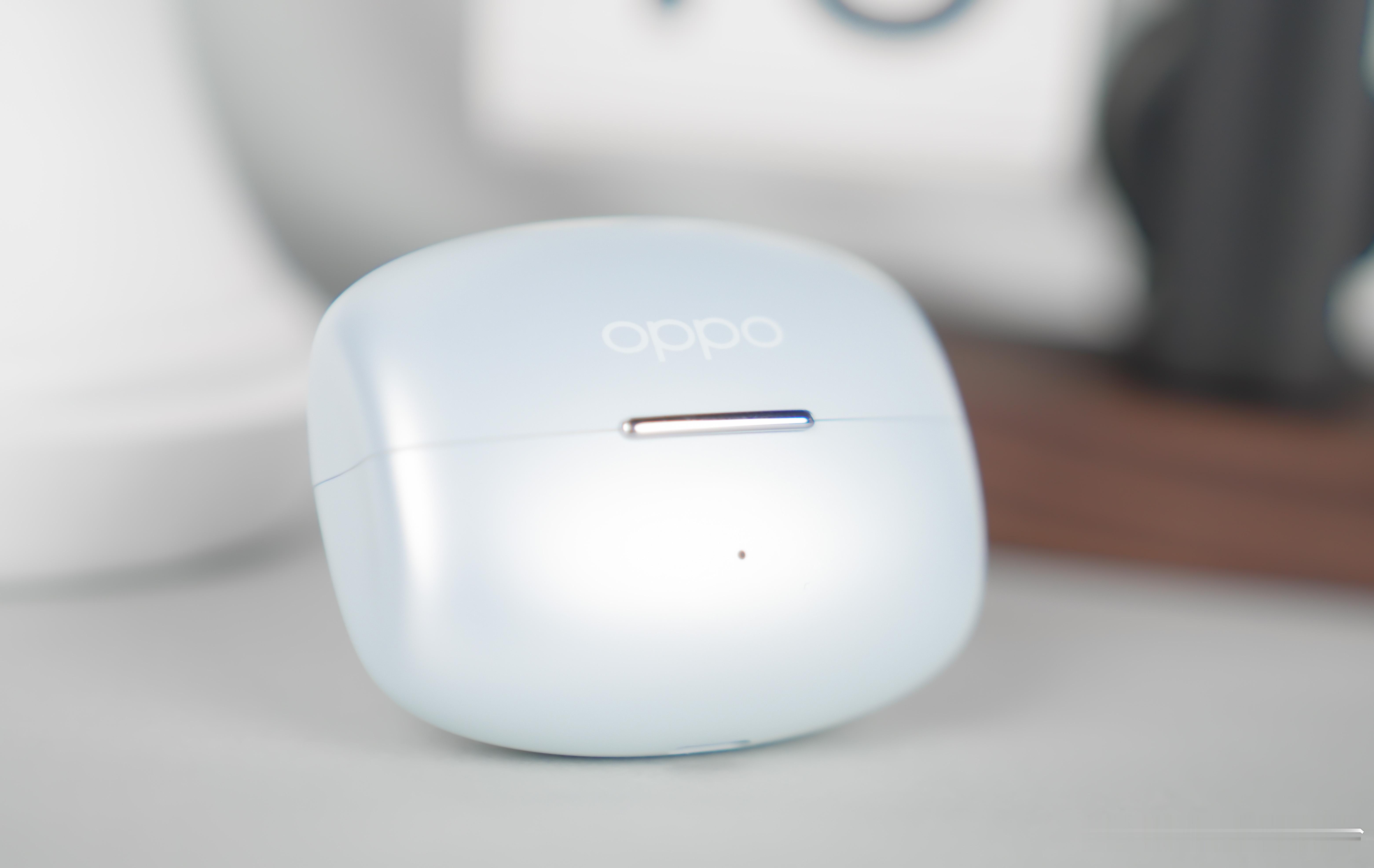 OPPOEncoClip来啦，这次拿到的珠光海配色，有一种高亮的磨砂质感，不