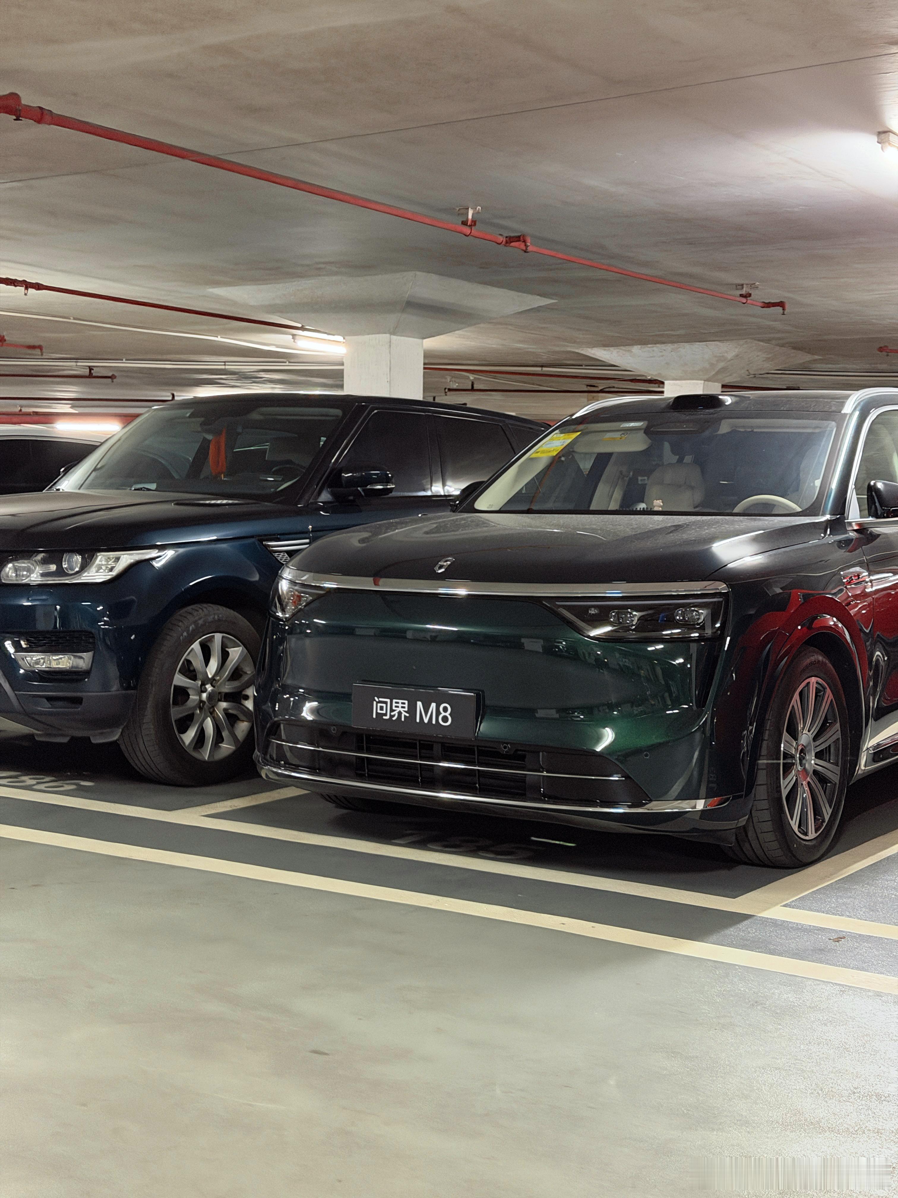 停车场发现邻居新提了一辆问界M8路上鎏金黑见得比较多，才发现牧野青原来这么好看