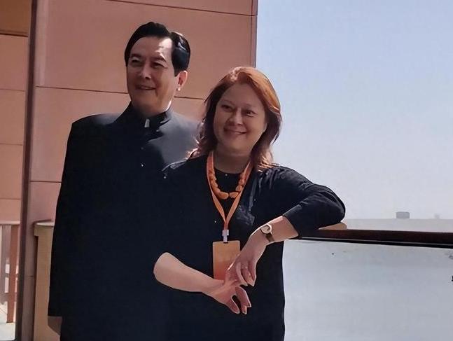 老戏骨唐国强的亲闺女唐莉如今都已经43岁啦，谁能想到，这位本该风光无限的星二代，