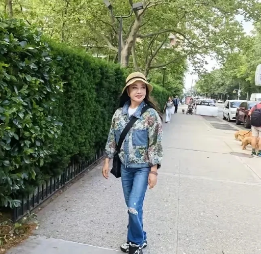 75岁的刘晓庆，给所有人提了个醒刘晓庆发文说，人老了，有个好身体，宁可伺