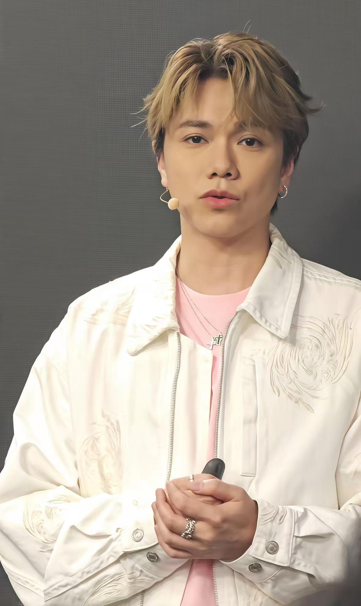 千万不要相信张敬轩的道歉，他不是真心的知道自己错了，而是想在大陆赚钱，被舆论压