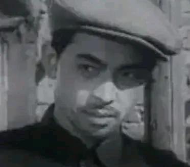 1944年，特务张永顺押着新抓到的地下党去集市认人，遇到了正在那里溜达的老乡。特