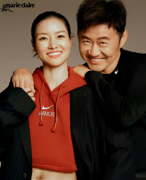 近日，李娜、姜山接受了嘉人的采访，李娜表示：“时代发展得太快了，当然，这是一件