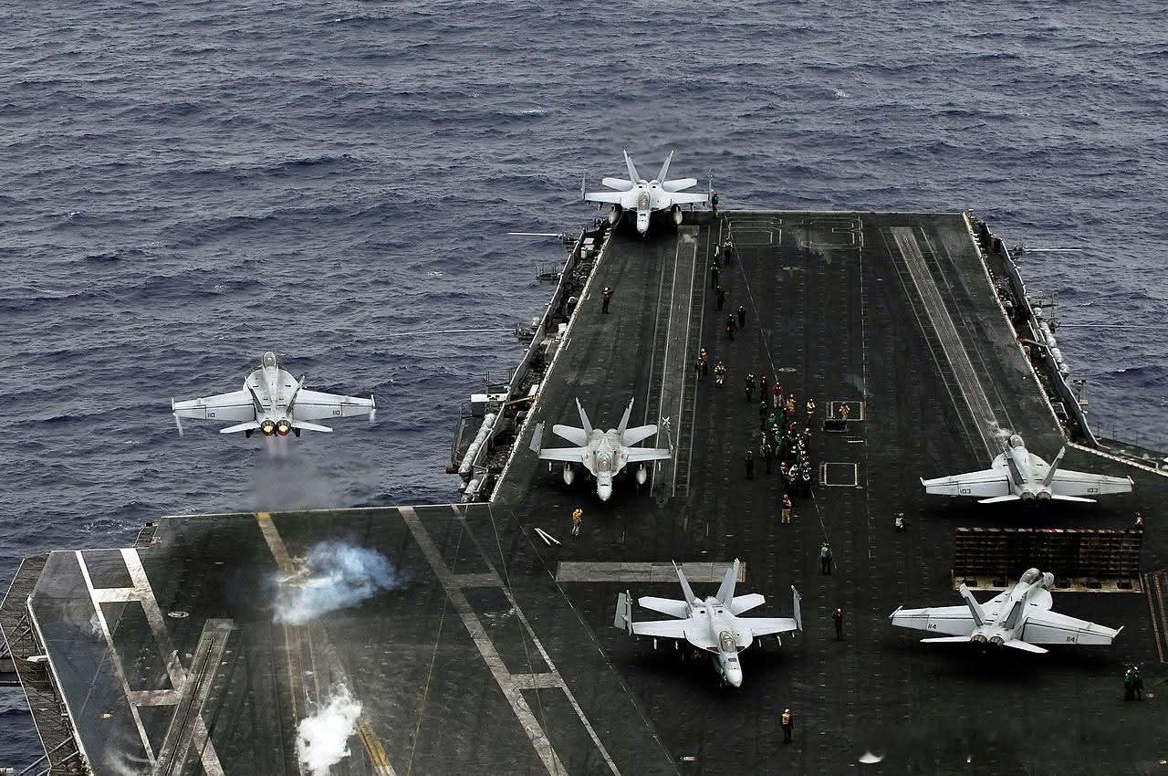 2008年VFA-102Diamondbacks旗下F-18从小鹰号上出击军事