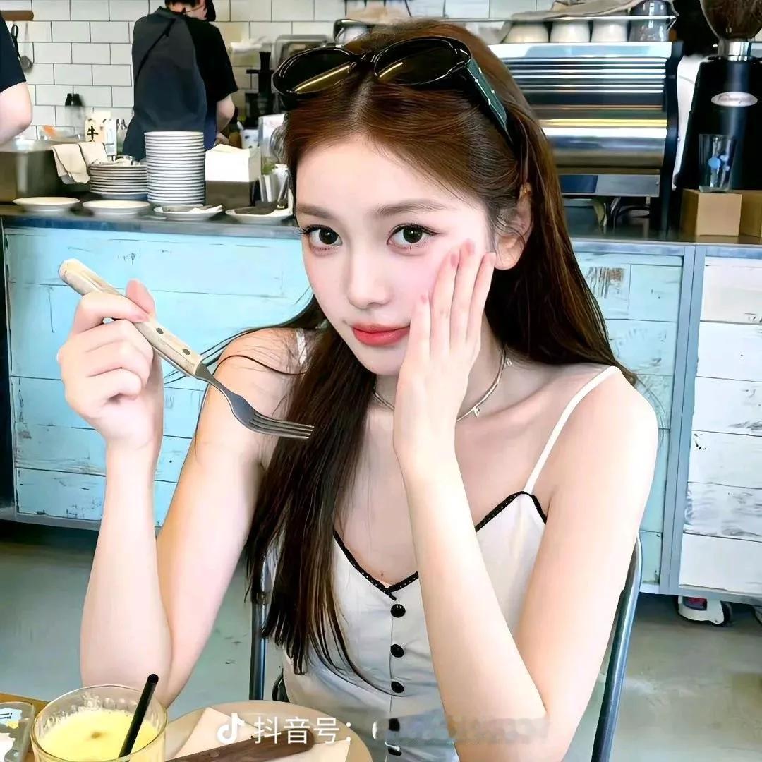 人间烟火气，最抚凡人心。平凡烟火最治愈人间烟火柴米油盐烟火气最是烟火慰平生