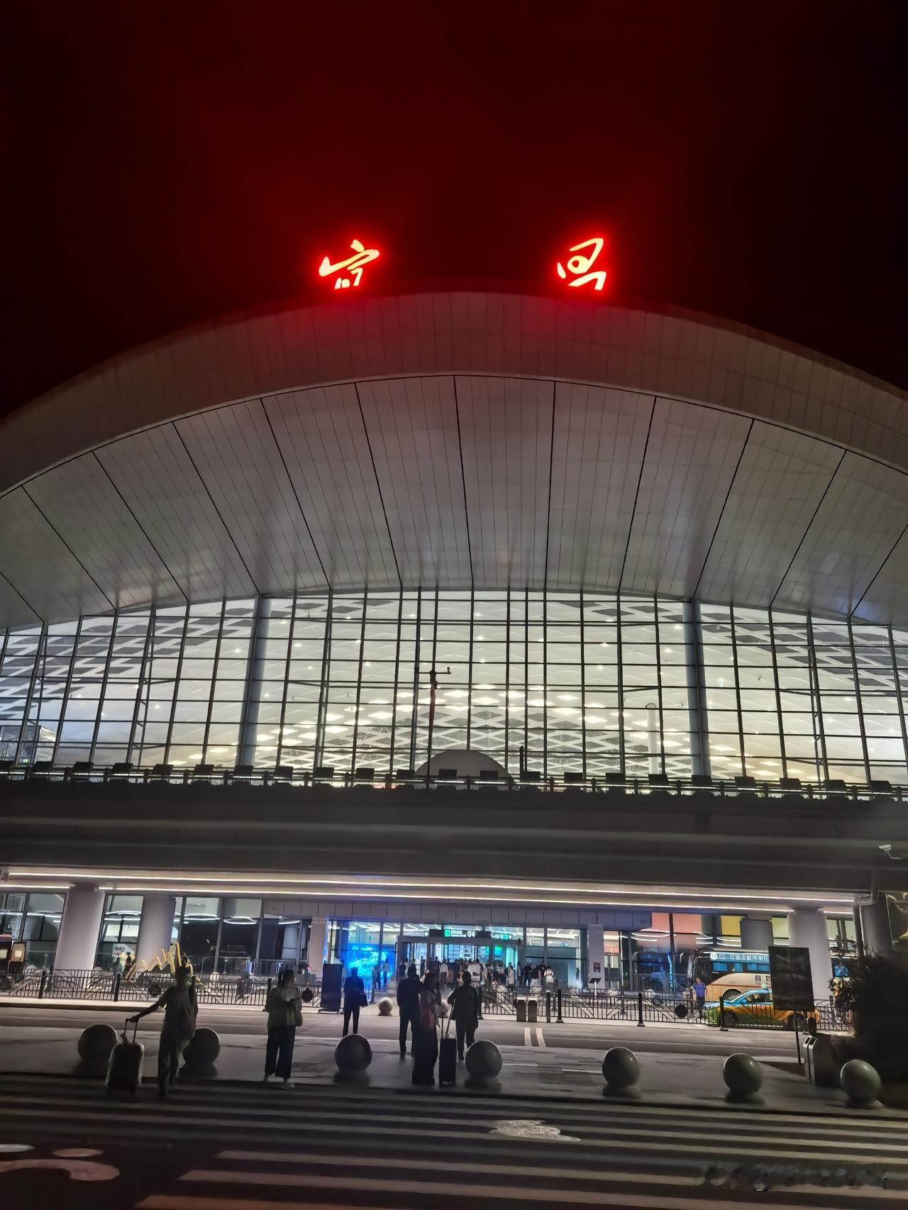 宜昌要冲万亿了。2030年，省里给这座390万人的城市定下了GDP破万亿的目标