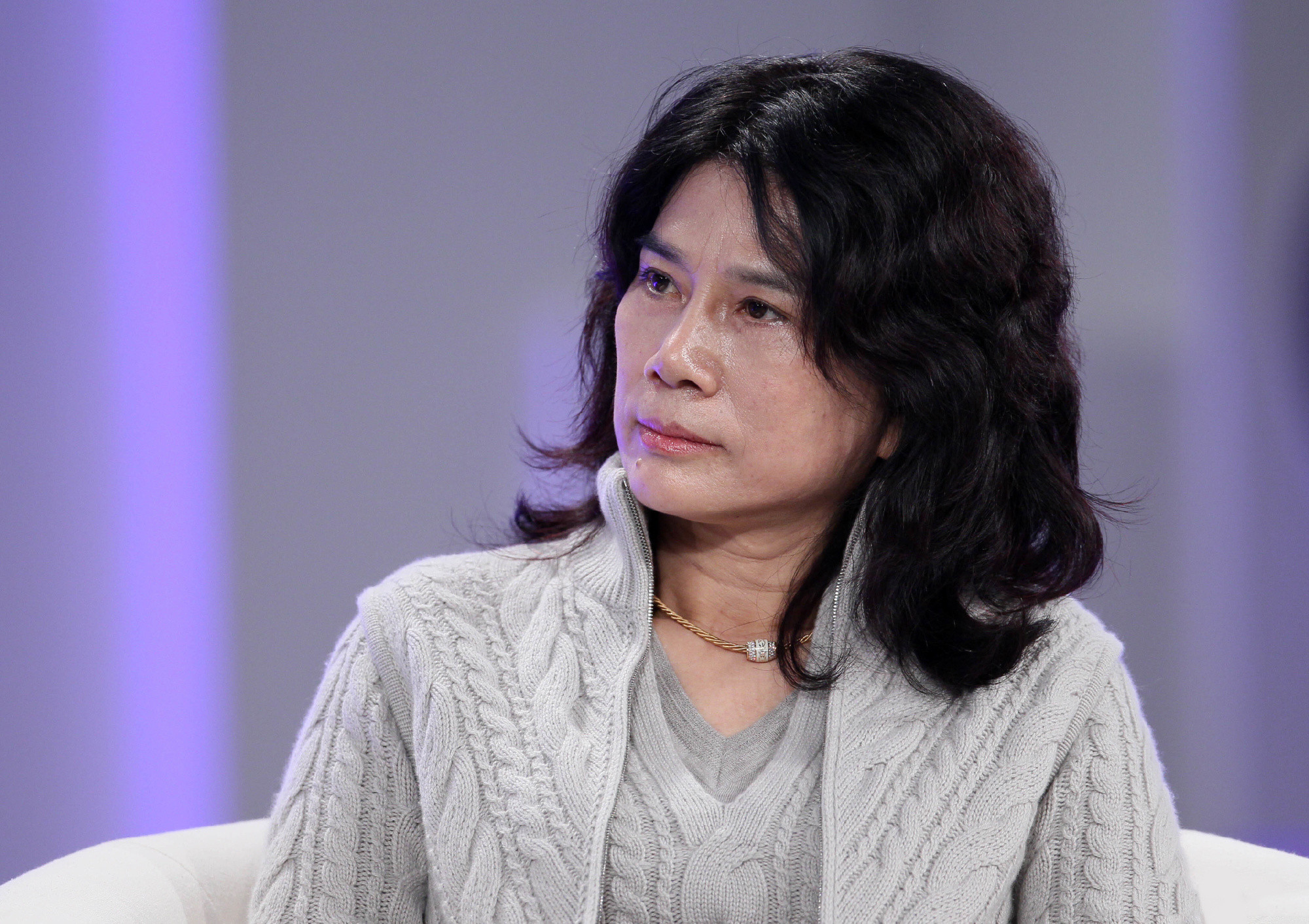 董明珠在股东大会上说：格力绝不用一个海归派。因为海归派里面有间谍，难以辨别。所以