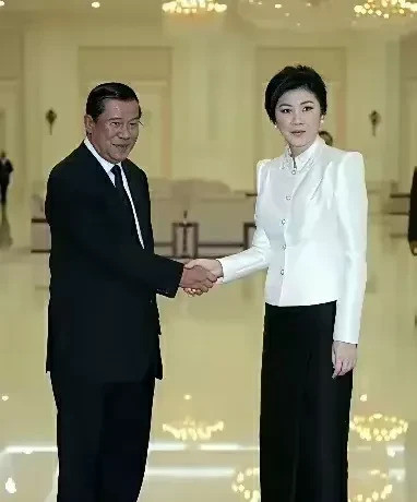 洪森英拉反目成仇内幕大揭秘哇塞！洪森亲王竟然和英拉闹掰了