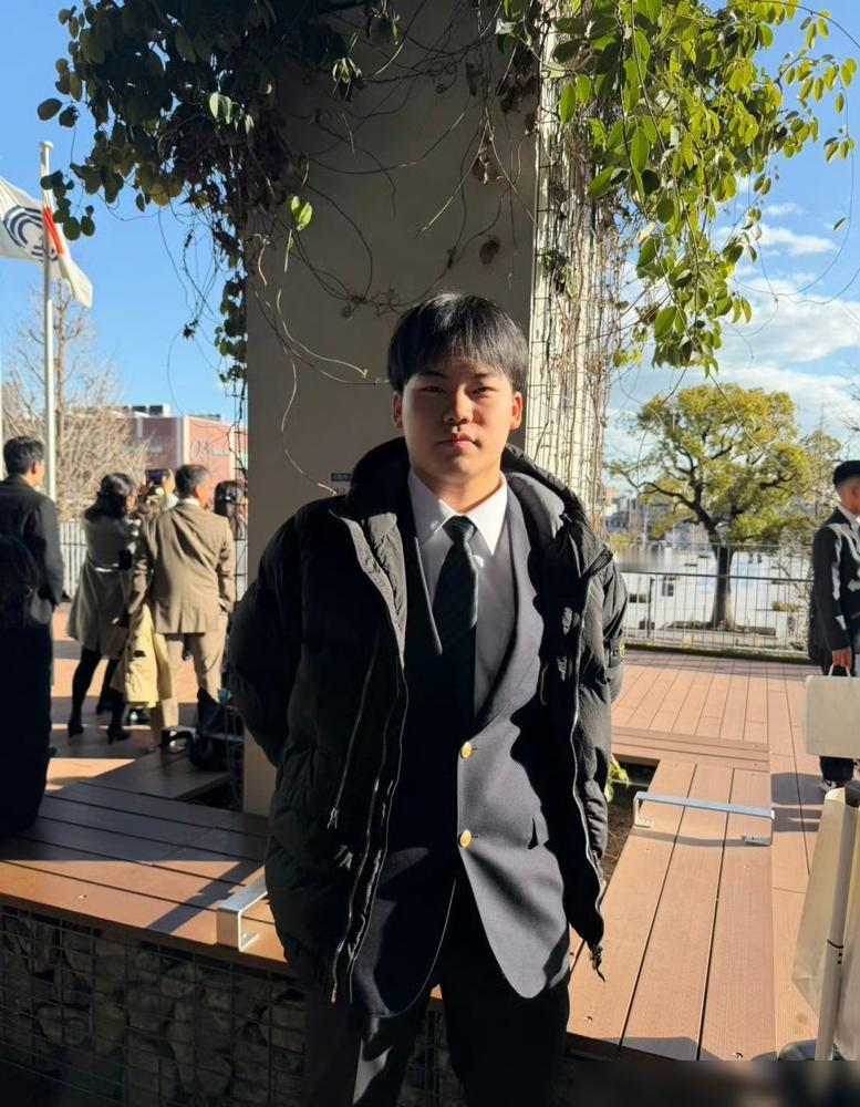 输不起？张本智和公开炮轰队友发球违规。全日本锦标赛，张本智和又输了，连续第