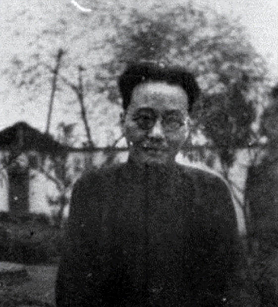 关押25年的周养浩在迎来特赦后，却执意要去投奔蒋介石。结果他刚到香港，蒋介石就猝