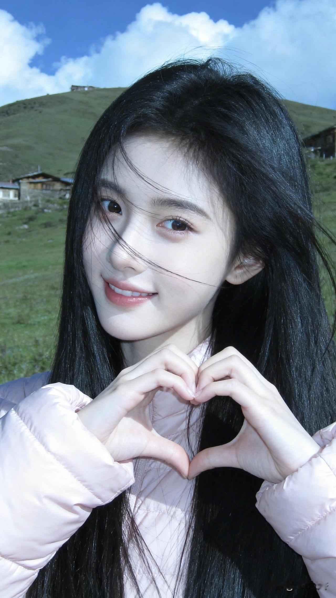 ：当你长得漂亮又好看，走到哪，人家看见后总说自己长得一副‘’明星脸‘’，有时候真