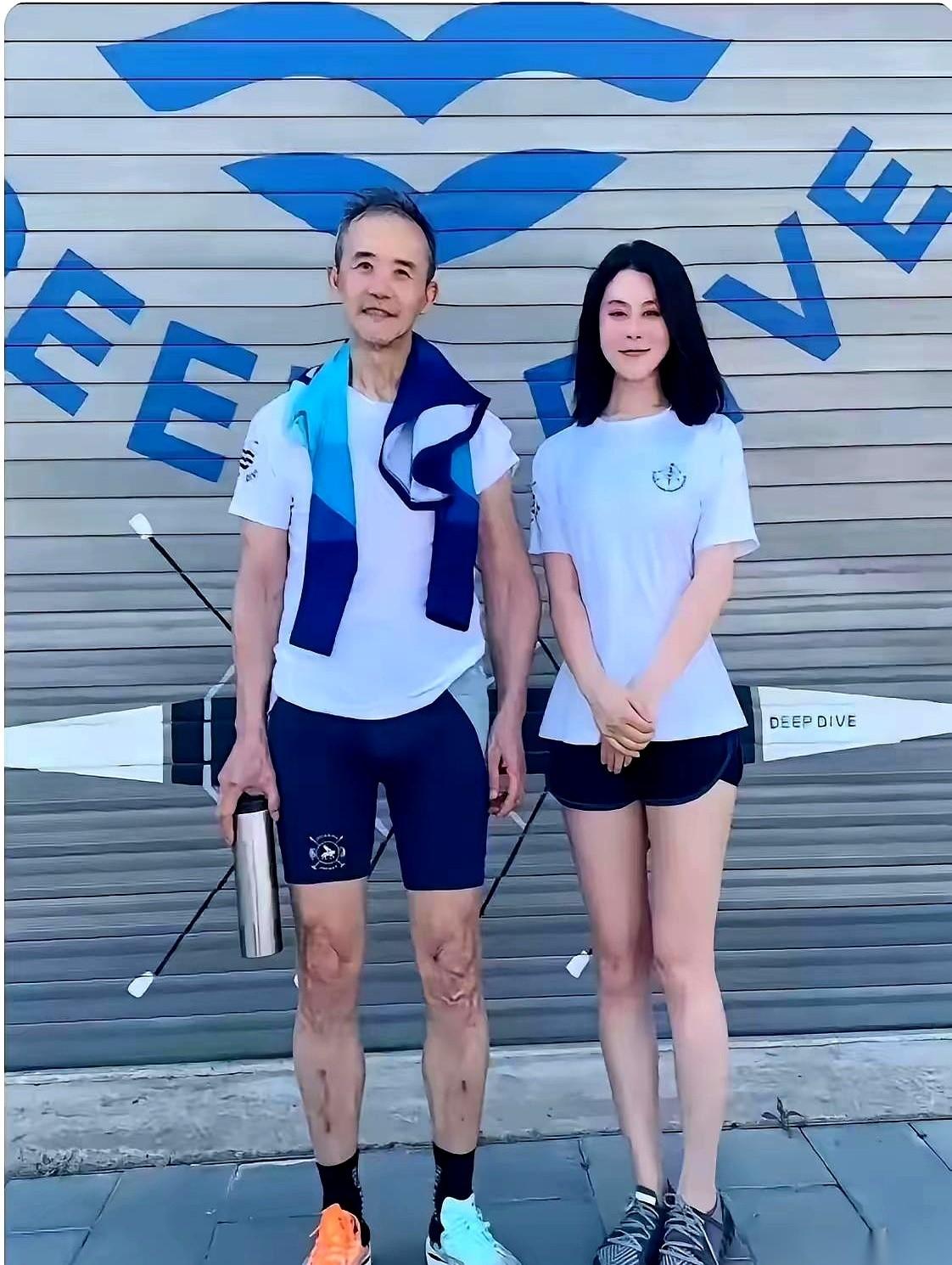 王石和田朴珺这事，越来越反常了。嘴上说着“我们好着呢”，一个发声明，一个隔空表