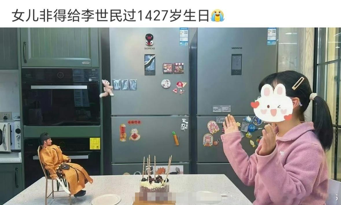 我觉得是孩子自己想吃蛋糕了