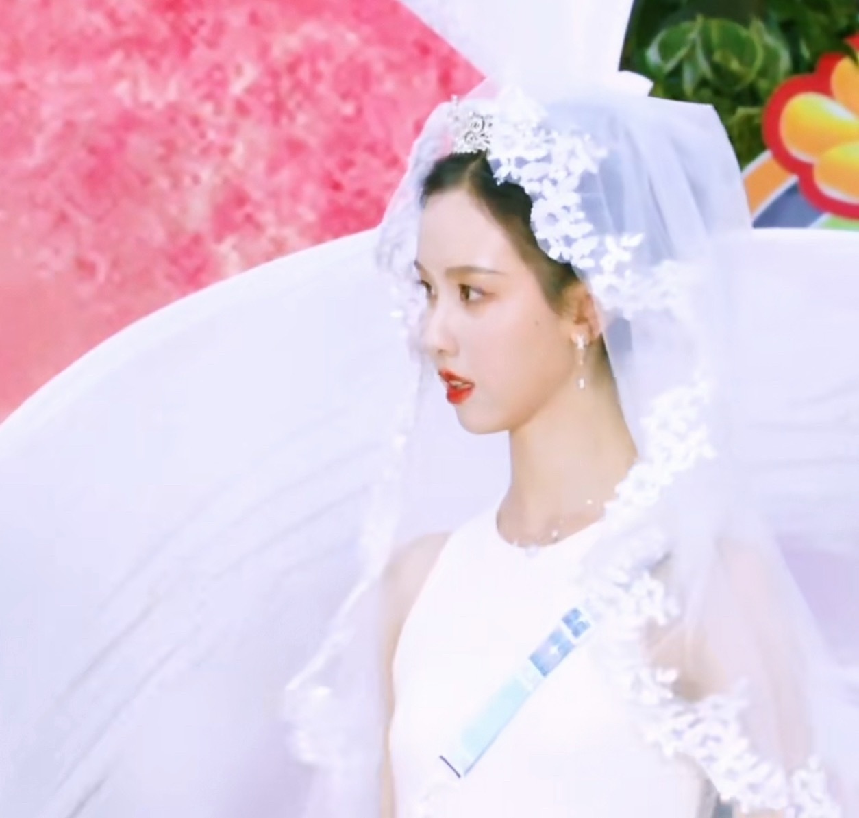 陈都灵今天好漂亮，嘟嘟这套婚纱造型梦回良辰好景知几何了…