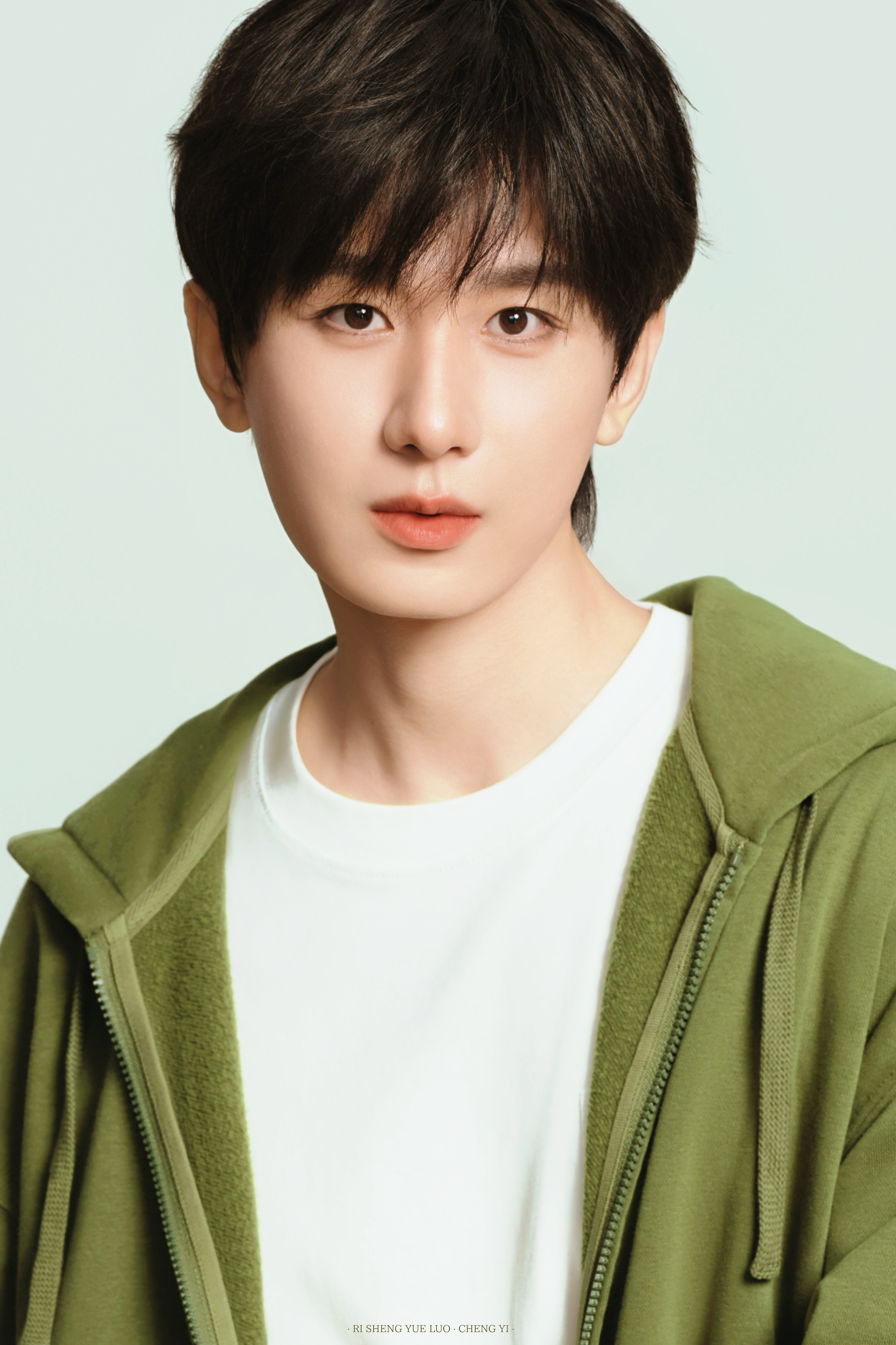 🐻🌿一抹青绿，春日之约。成毅