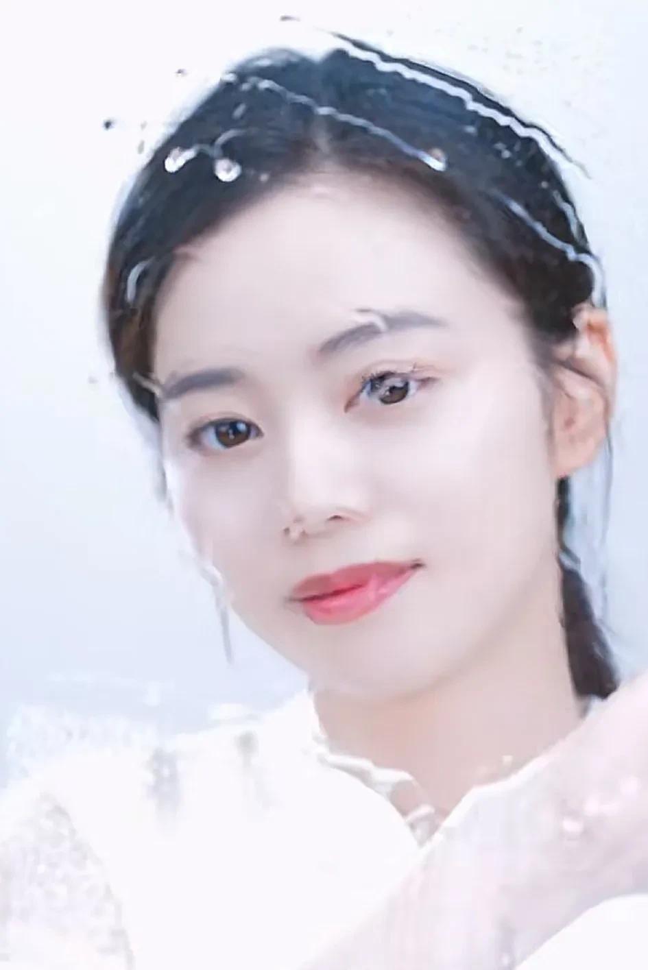 一出手就是王炸！看与辉同行主播小贝这次美妆护肤专场广告代言人做的太给力了！不知