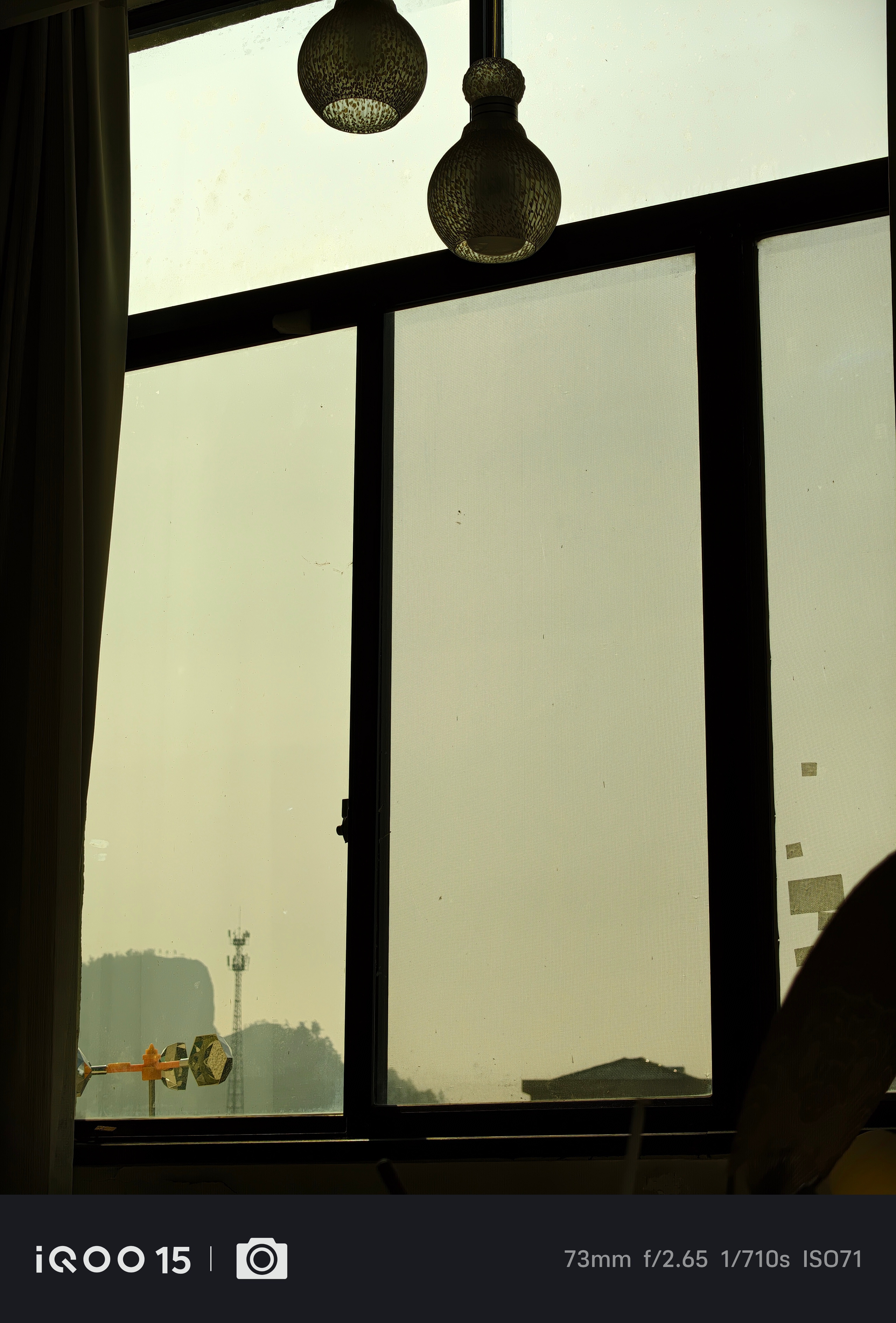 今天难得出个太阳，我要去零食店买东西了之前买的都吃完了