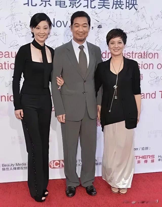 没有想到徐帆竟然有这么高和张国立的身高不相上下，更没有想到的是邓婕这么矮，身高竟