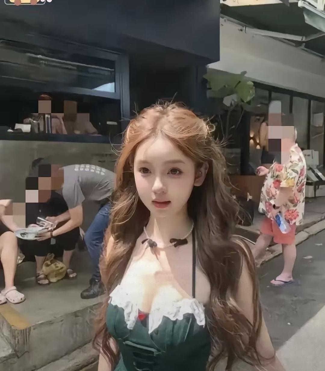 王思聪谈了快两年的恋爱，没吵没闹没删动态，连他爸都没出来管。以前他发个合照都要