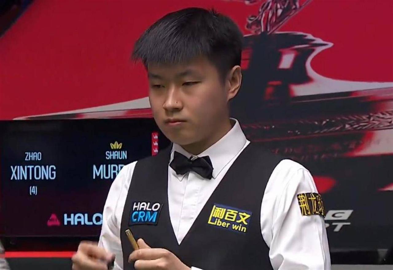 8-8平！墨菲赛后放话：他再强我也不怕。斯诺克世锦赛焦点战，赵心童和墨菲打完两阶