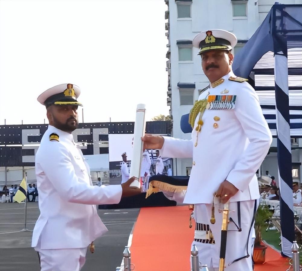 霹雳15差点拿下美制P-8I首杀？印度海军飞行员，极限操作保住小命最近，印度