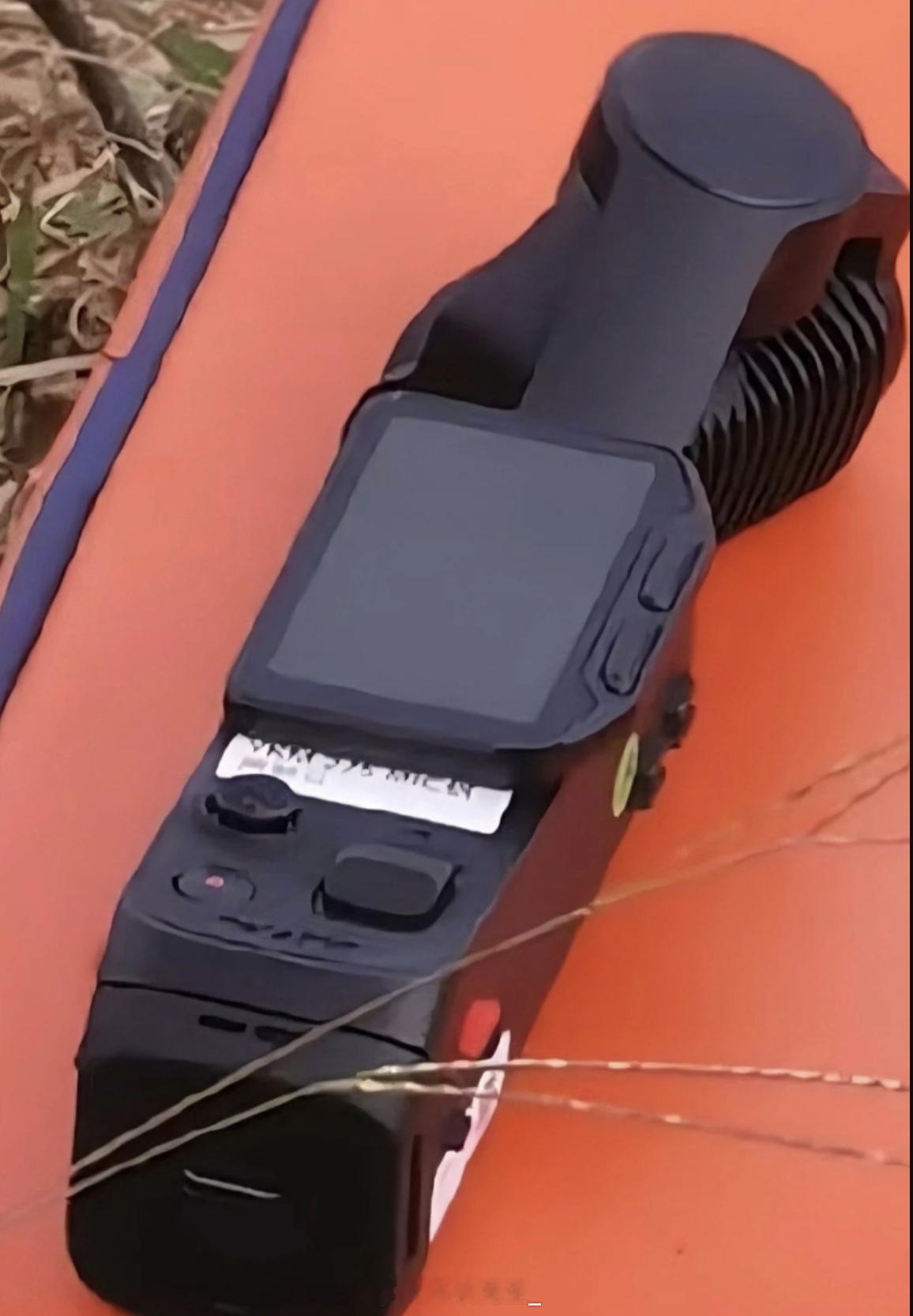 大疆P4上市后，影石老板自家爆料自家的nuna。带双摄，12倍变焦，4K60帧。